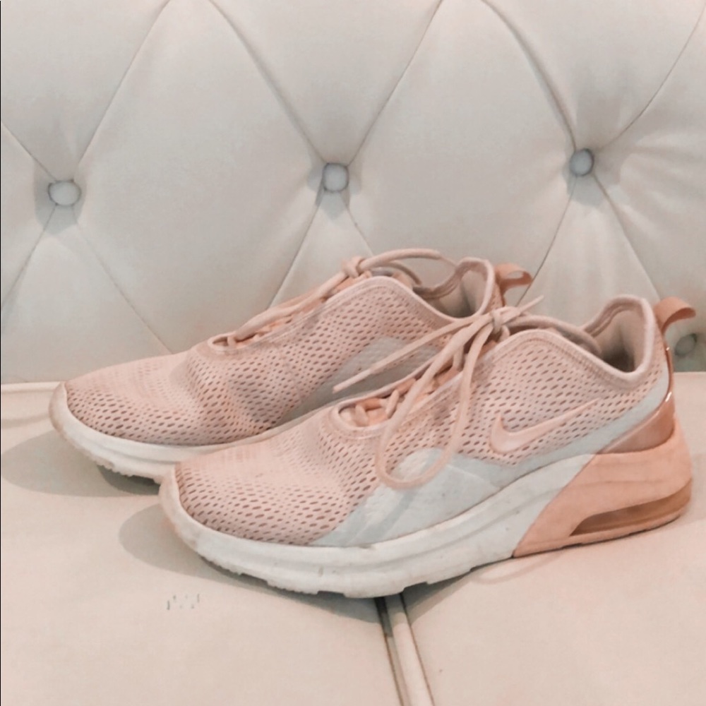 NIKE SNEAKERS